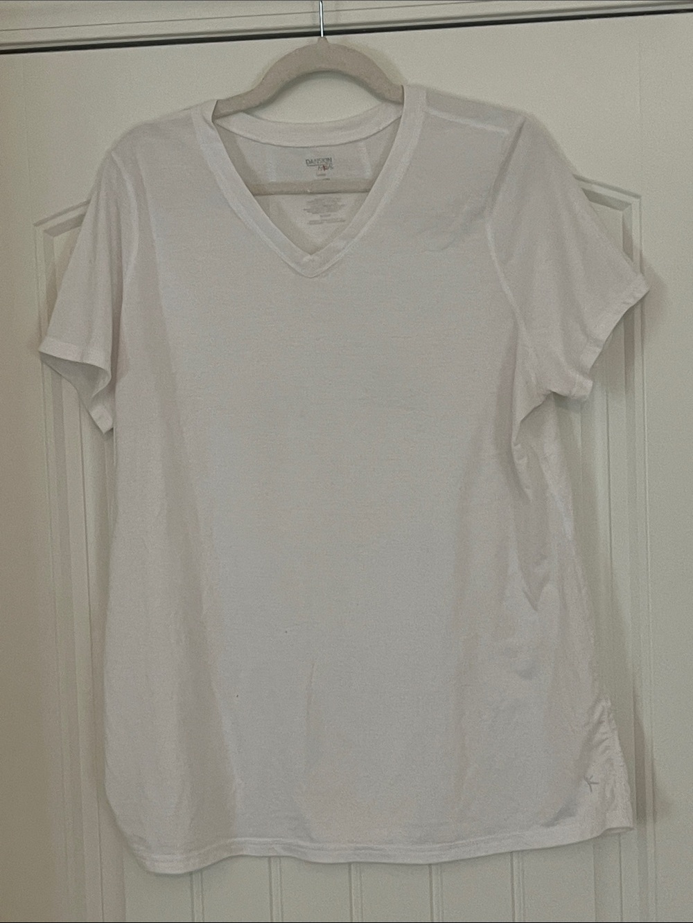 Danskin Women's V-Neck White DriMore Short Sleeve Moisture Wicking Tee Sz 1X/16W
